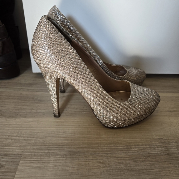 Gold Parler Pumps - Picture 2 of 3